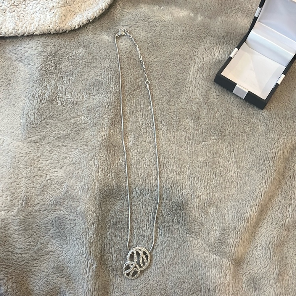 Swarkosi necklace